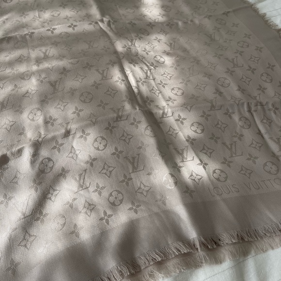 Louis Vuitton Monogram Shawl - Greige - Picture 3 of 5